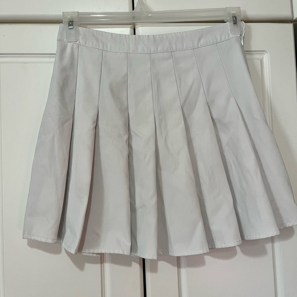 white skirt 🤍 - Picture 3 of 5